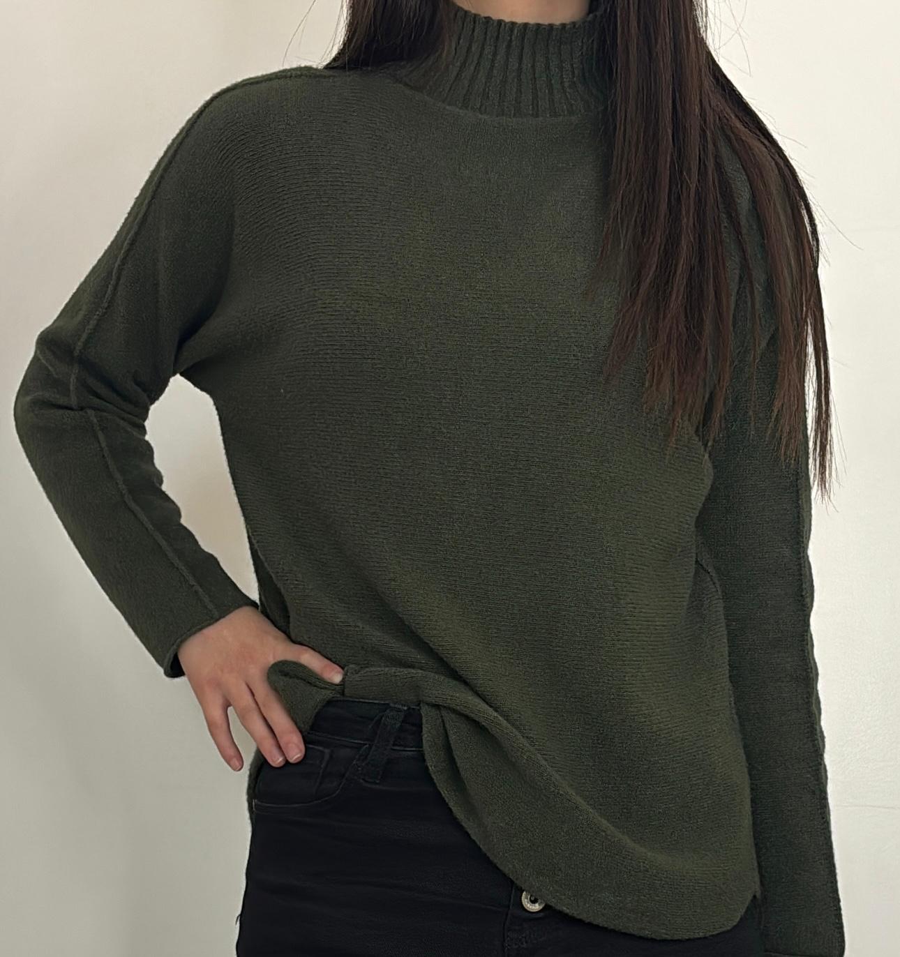 Pull col montant coupe ample et maille douce