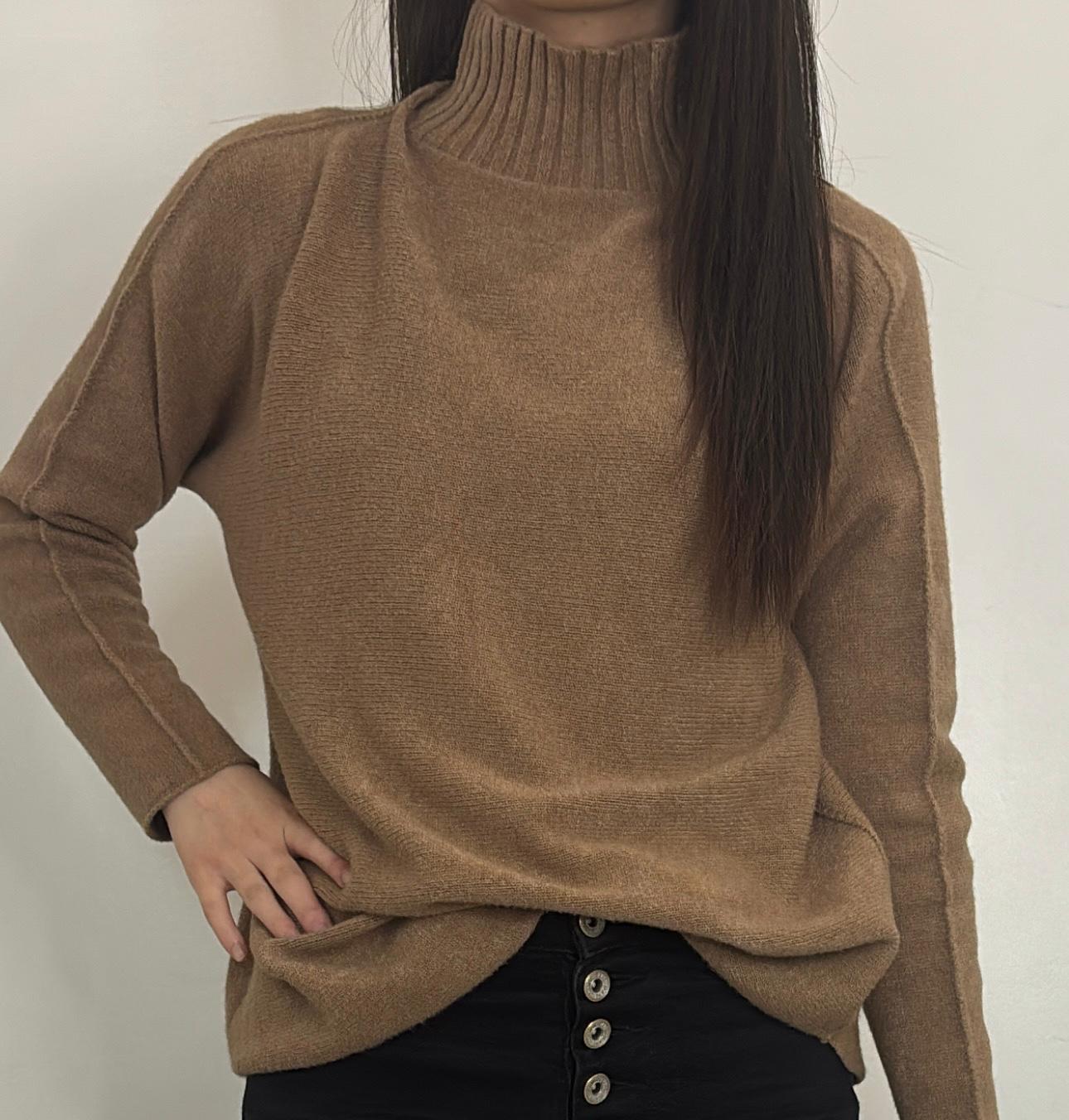 Pull col montant coupe ample et maille douce