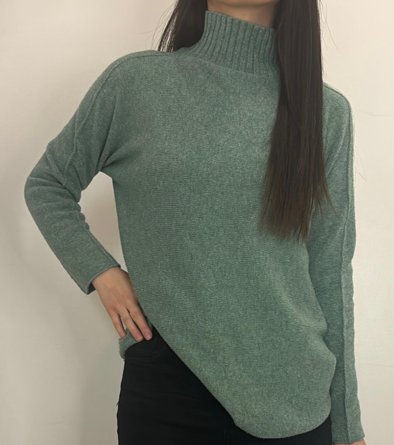 Pull col montant coupe ample et maille douce