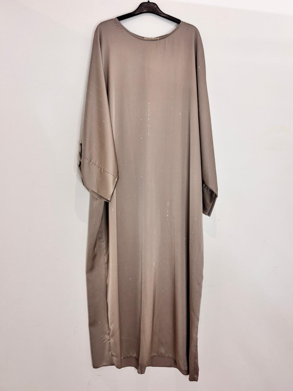 Abaya satinée décorée de strass