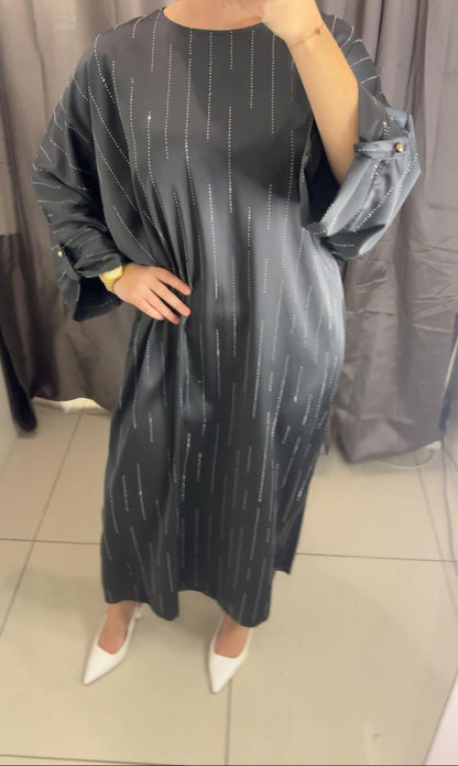 Abaya satinée décorée de strass