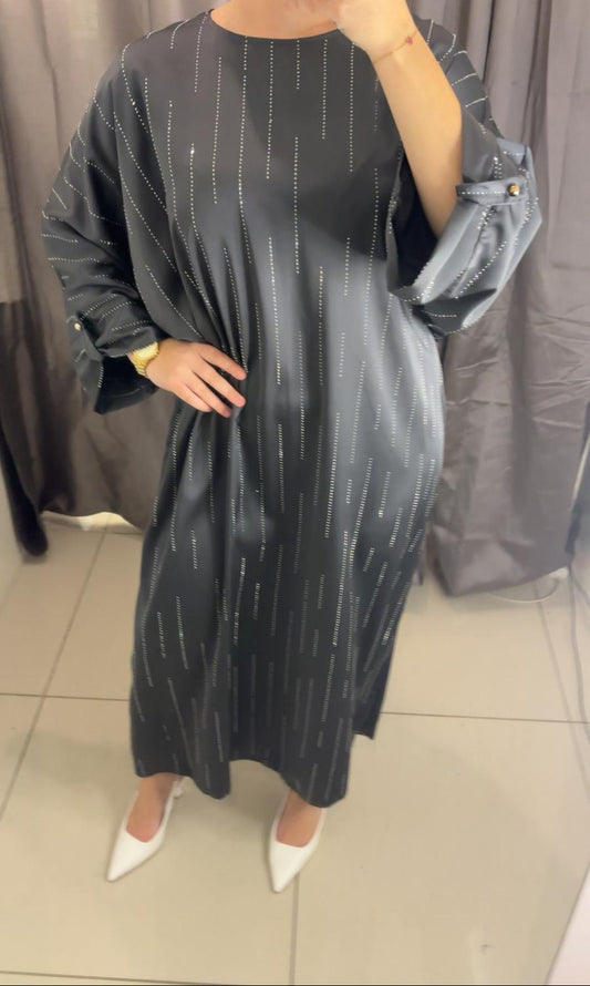 Abaya satinée décorée de strass