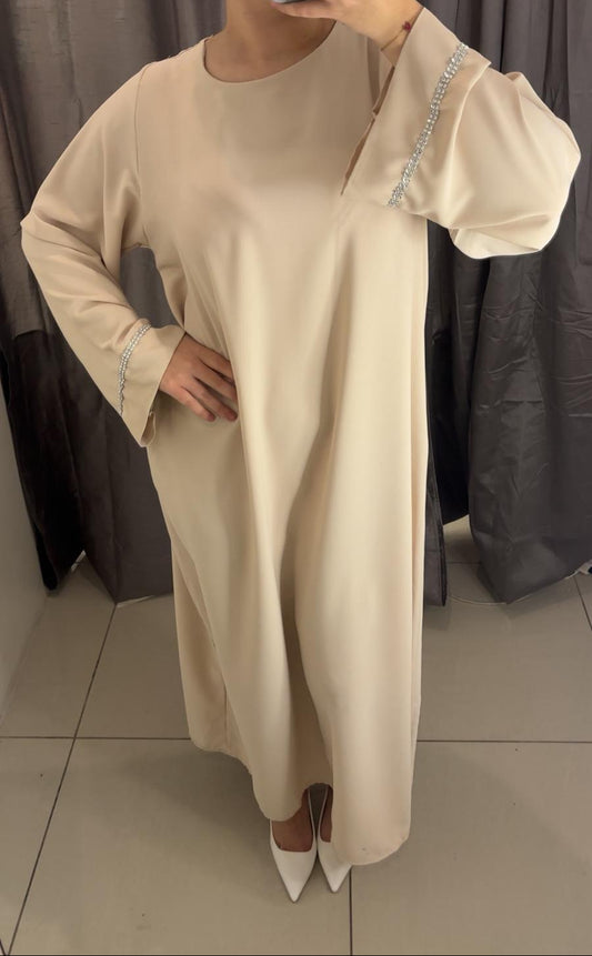 Abaya chic avec détails strass aux manches