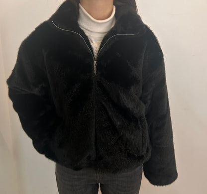 Veste zippée en fausse fourrure