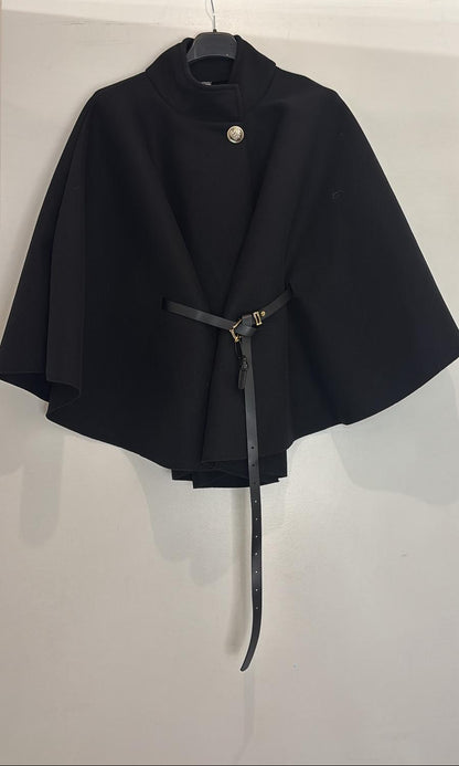 Cape structurée à bouton doré ceinture noire intégrée