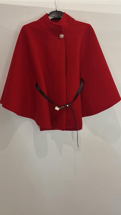 Cape structurée à bouton doré ceinture noire intégrée