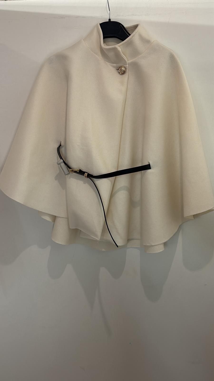 Cape structurée à bouton doré ceinture noire intégrée