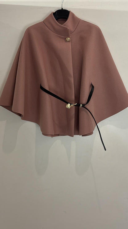 Cape structurée à bouton doré ceinture noire intégrée