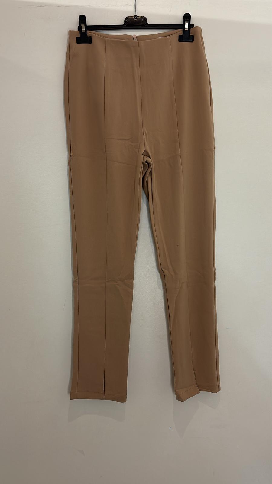 Pantalon avec coupe slim fendue avant