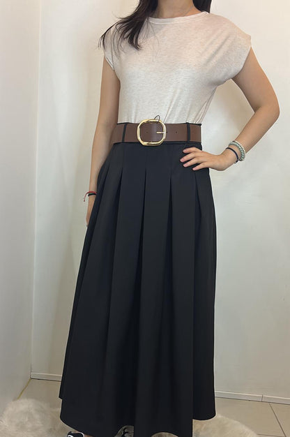 Robe longue plissée avec ceinture marron