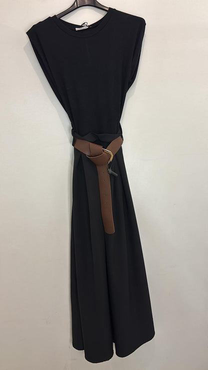 Robe longue plissée avec ceinture marron