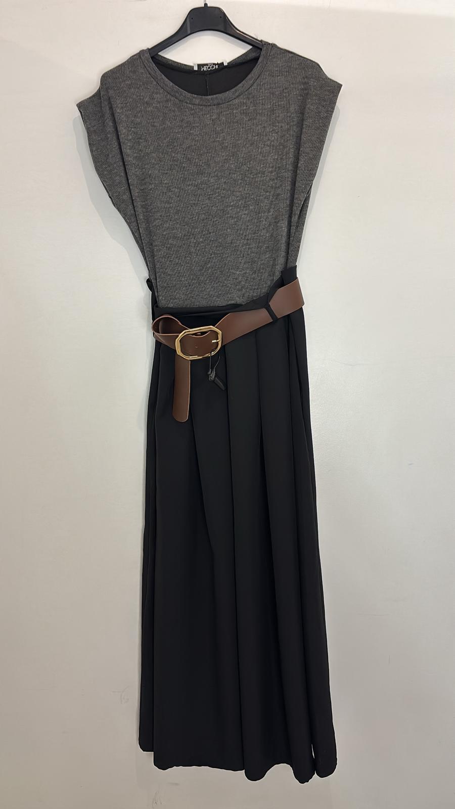 Robe longue plissée avec ceinture marron