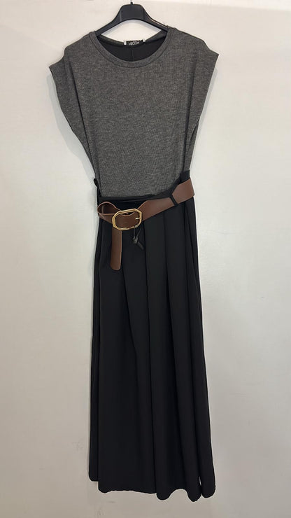Robe longue plissée avec ceinture marron