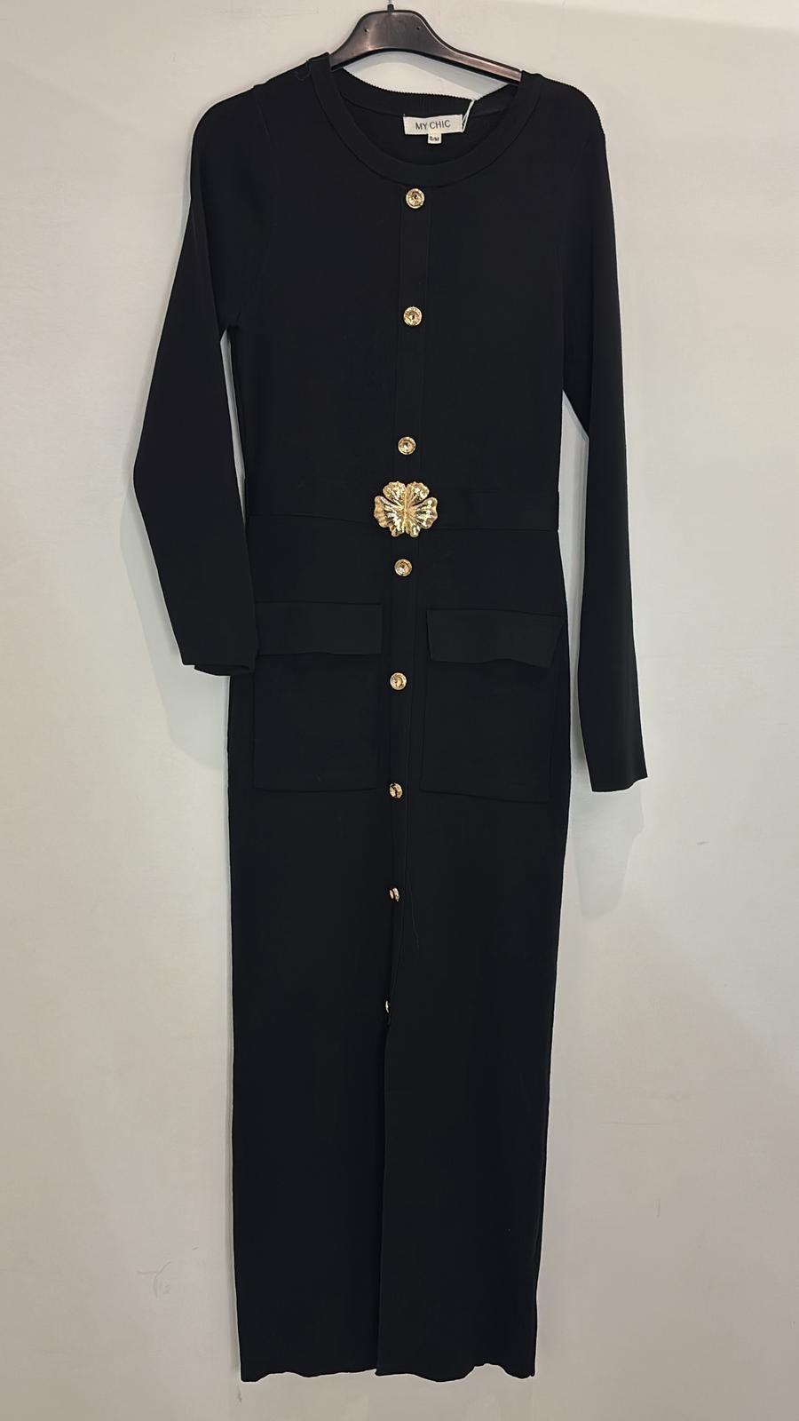 Robe avec boutons dorés & fente avant