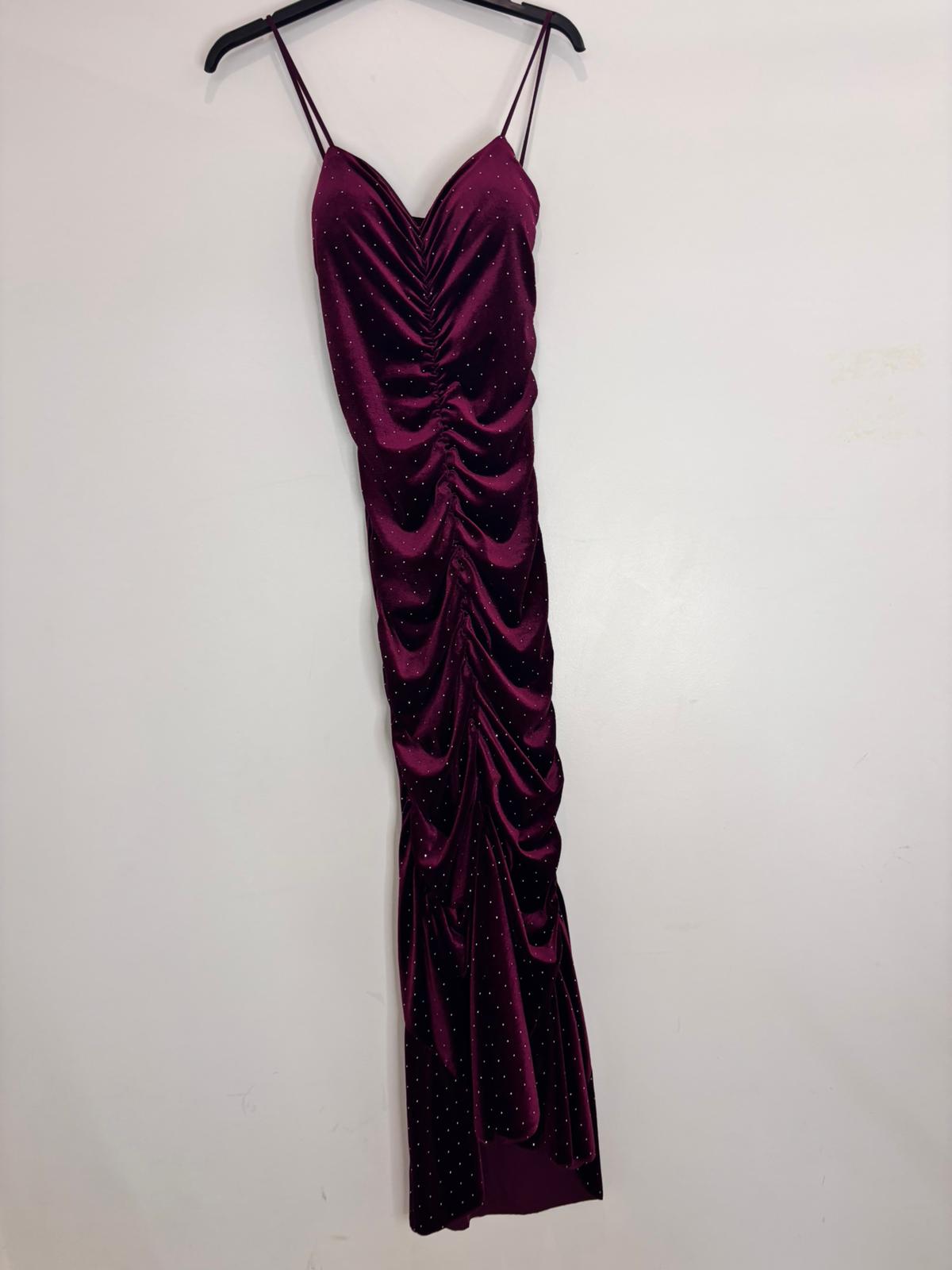 Robe longue drapée et strass