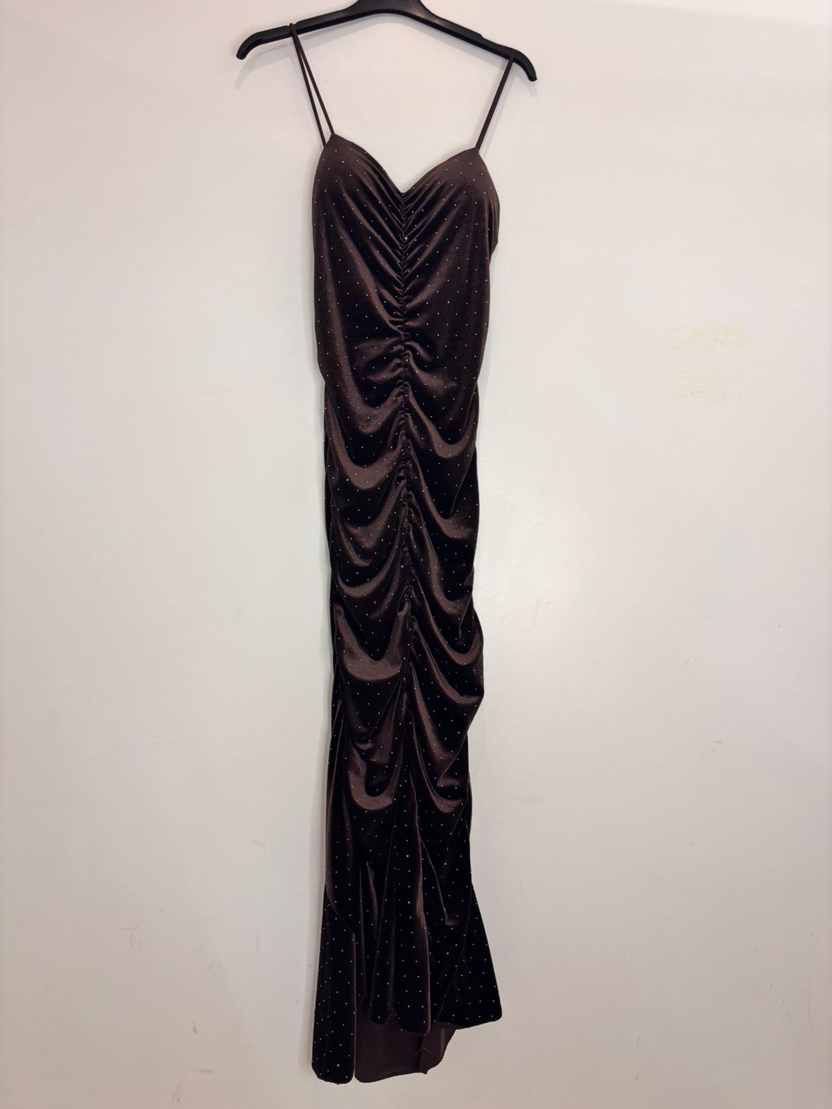 Robe longue drapée et strass