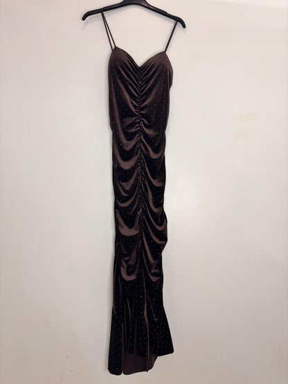 Robe longue drapée et strass