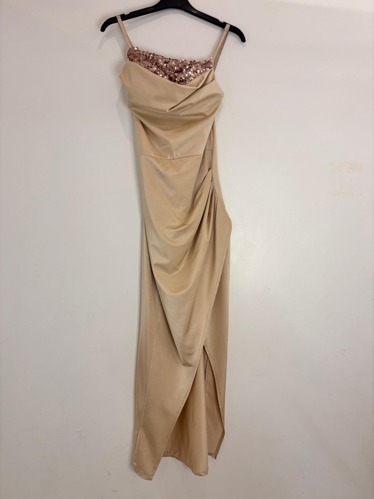 Robe fendue bustier drapé perlé