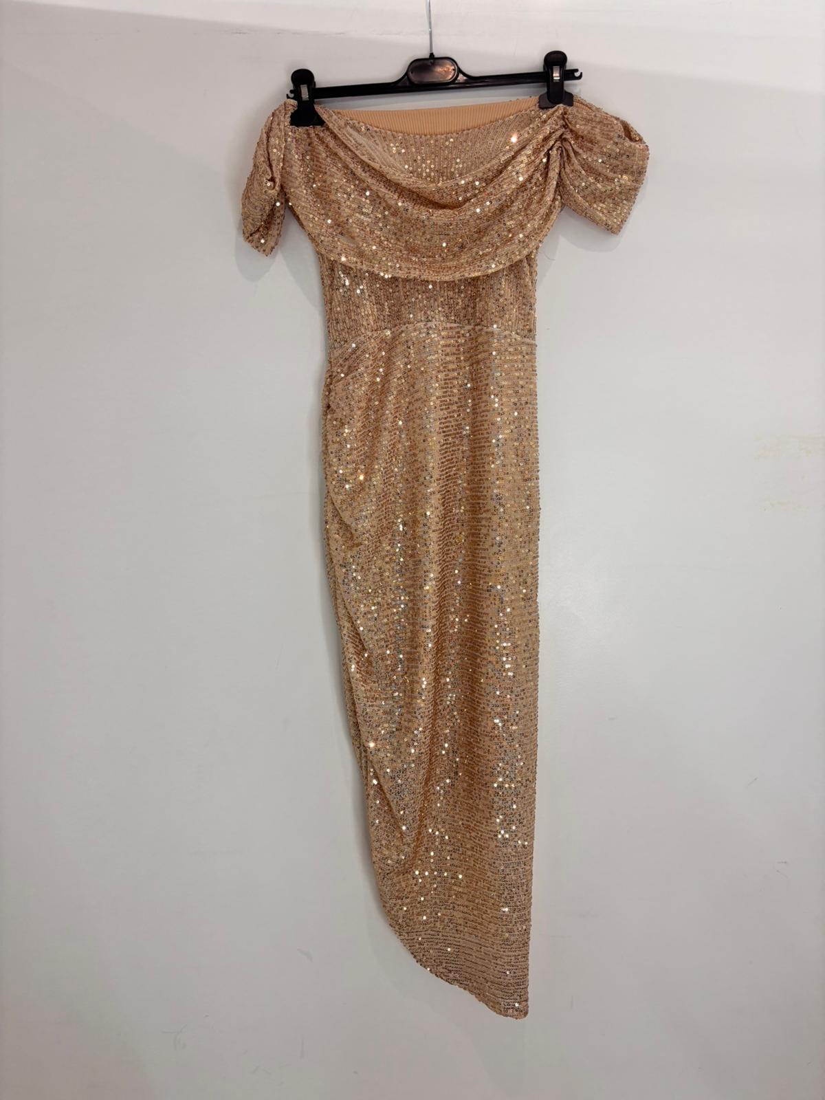 Robe asymétrique sequins scintillants & épaules dégagées