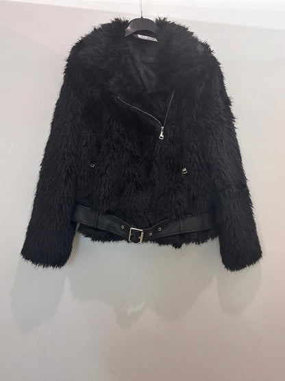 Veste en fausse fourrure à col large coupe courte & détails ceinturés