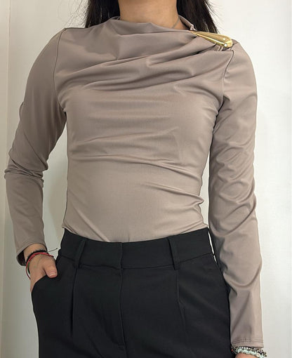 Body drapé avec ornement doré