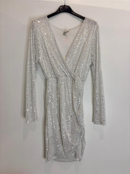 Robe sequins décolleté cache-cœur