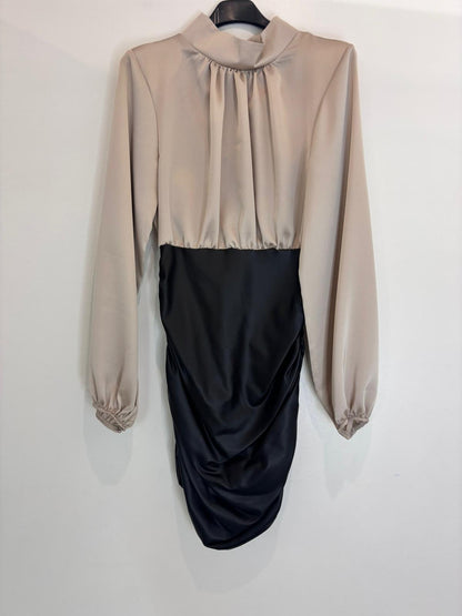 Robe bicolore haut satiné & bas simili drapée