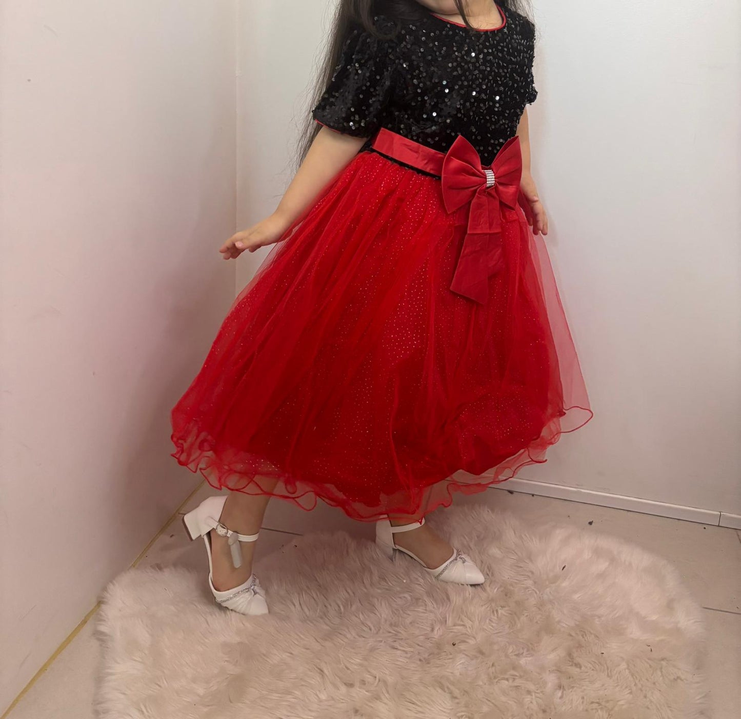 Robe étincelante à sequins & grand nœud