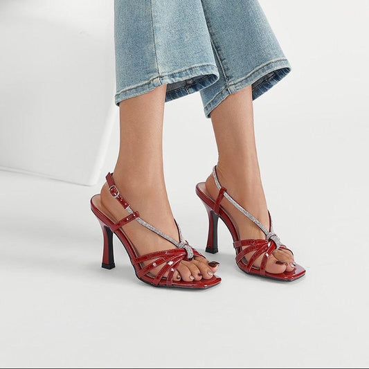 Talons fins verni détails strass