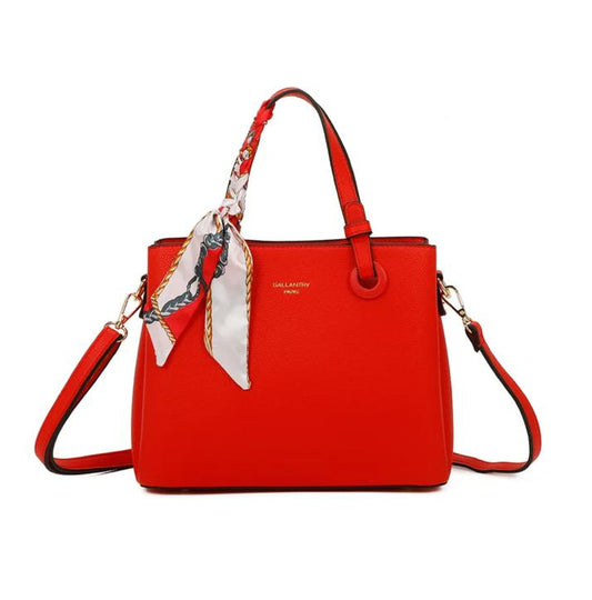 Sac à main avec foulard décoratif et bandoulière