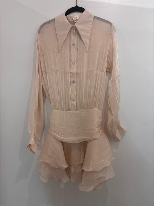 Robe satinée à volants fluide