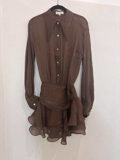 Robe satinée à volants fluide