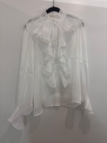 Blouse satinée à volants et col montant