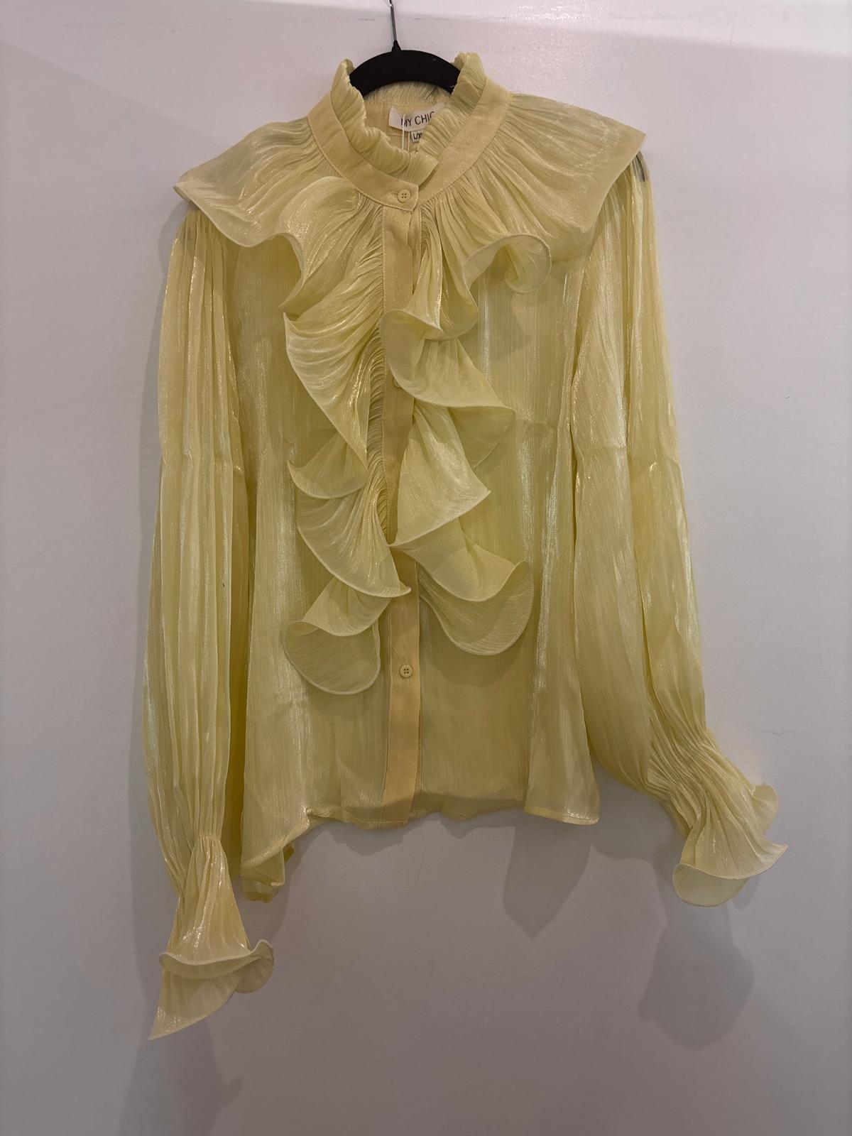 Blouse satinée à volants et col montant
