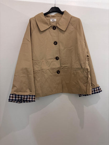 Veste courte style trench à boutons