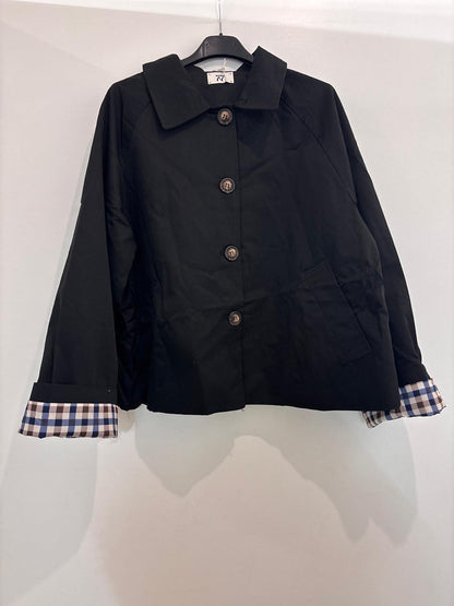 Veste courte style trench à boutons