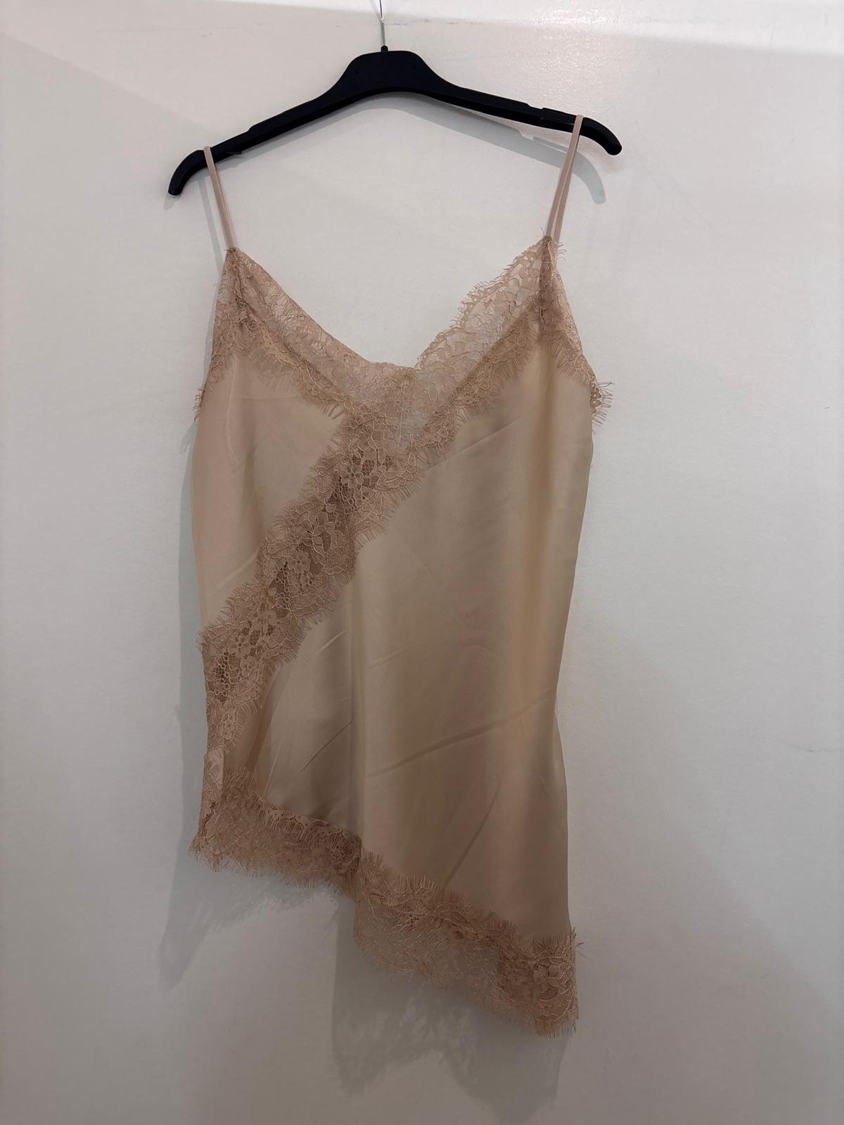 Top caraco satiné à dentelle délicate