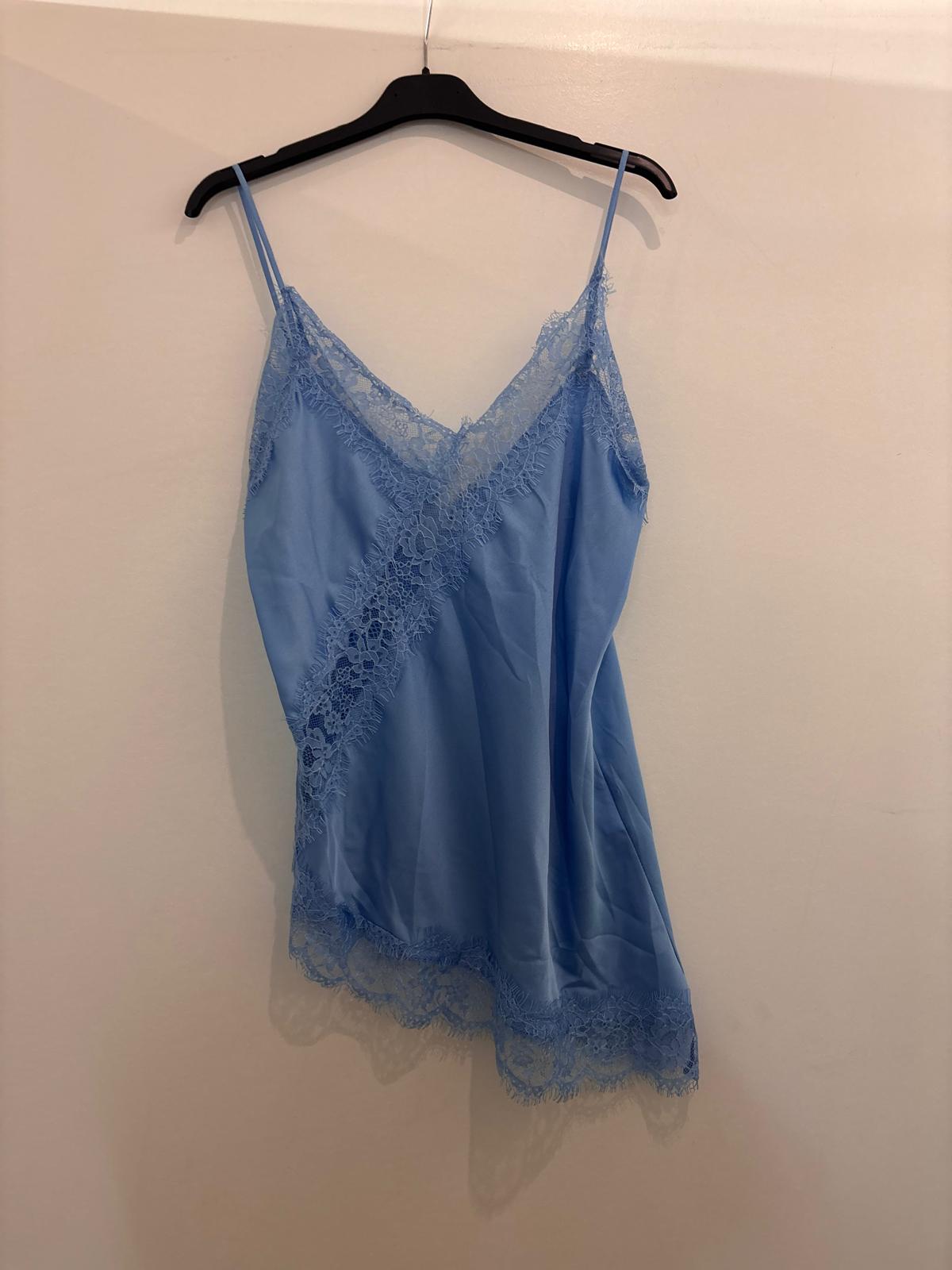 Top caraco satiné à dentelle délicate