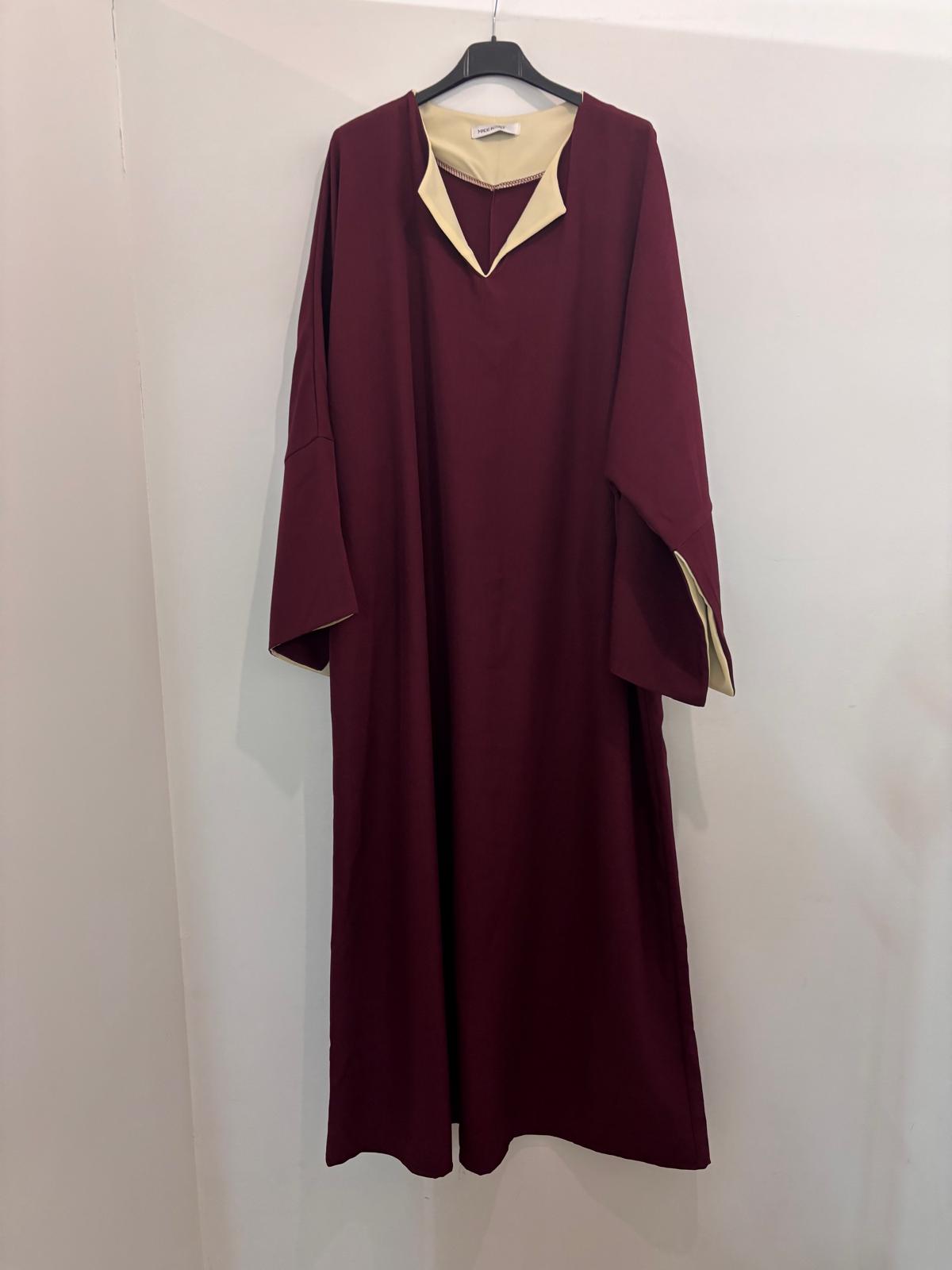 Robe longue fluide à col contrasté