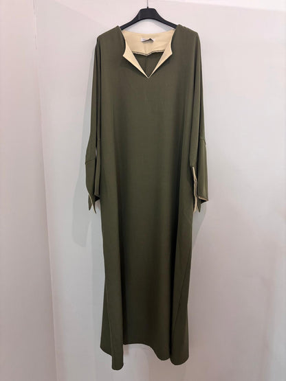 Robe longue fluide à col contrasté