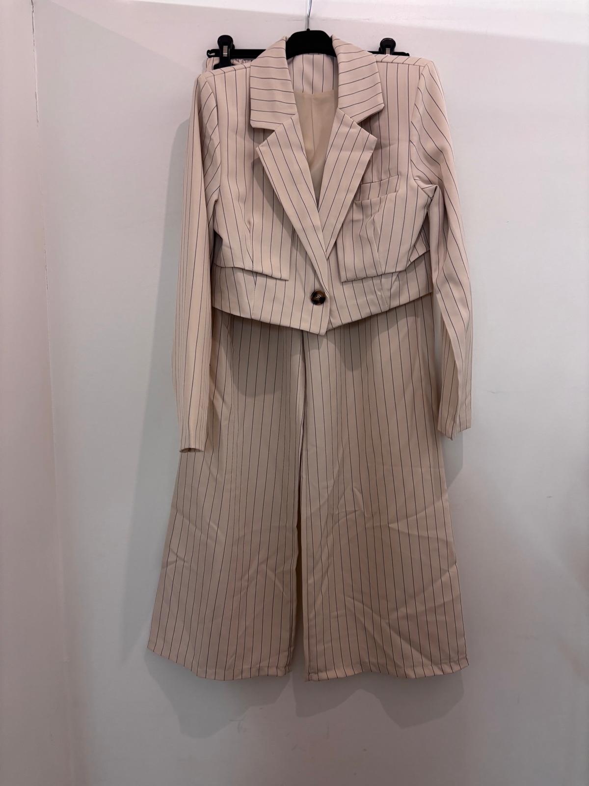 Ensemble tailleur rayé veste courte & pantalon large
