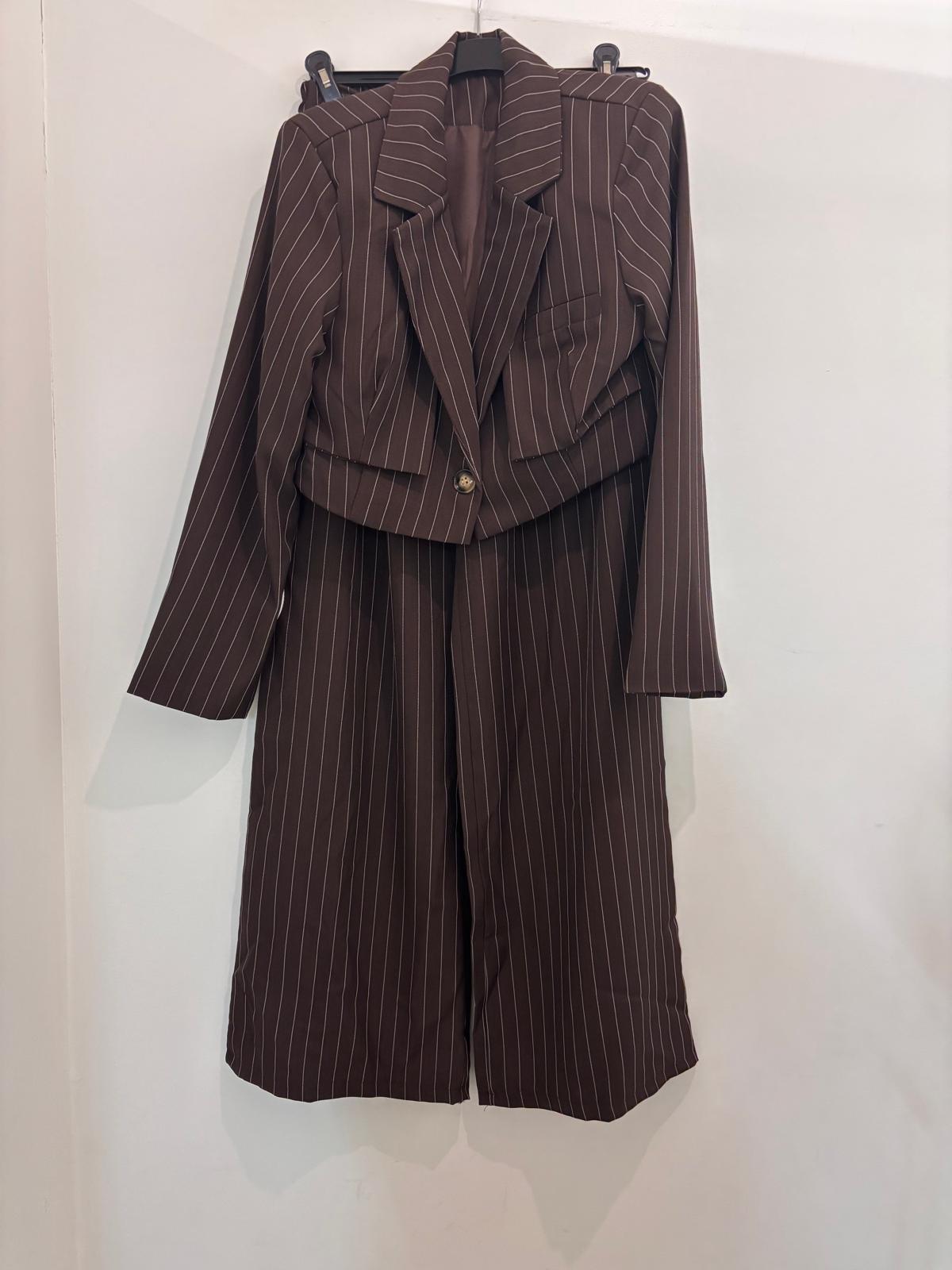 Ensemble tailleur rayé veste courte & pantalon large