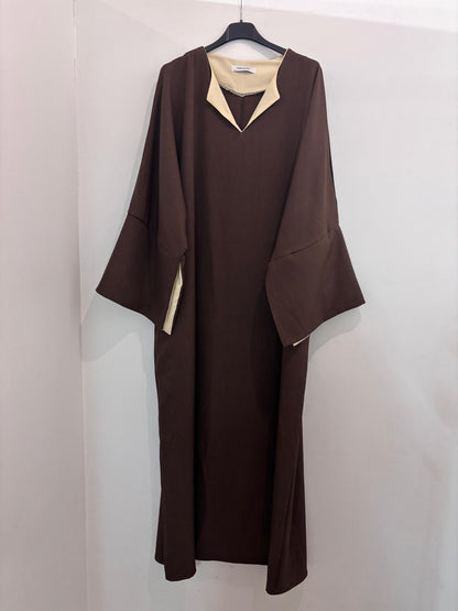 Robe longue fluide à col contrasté