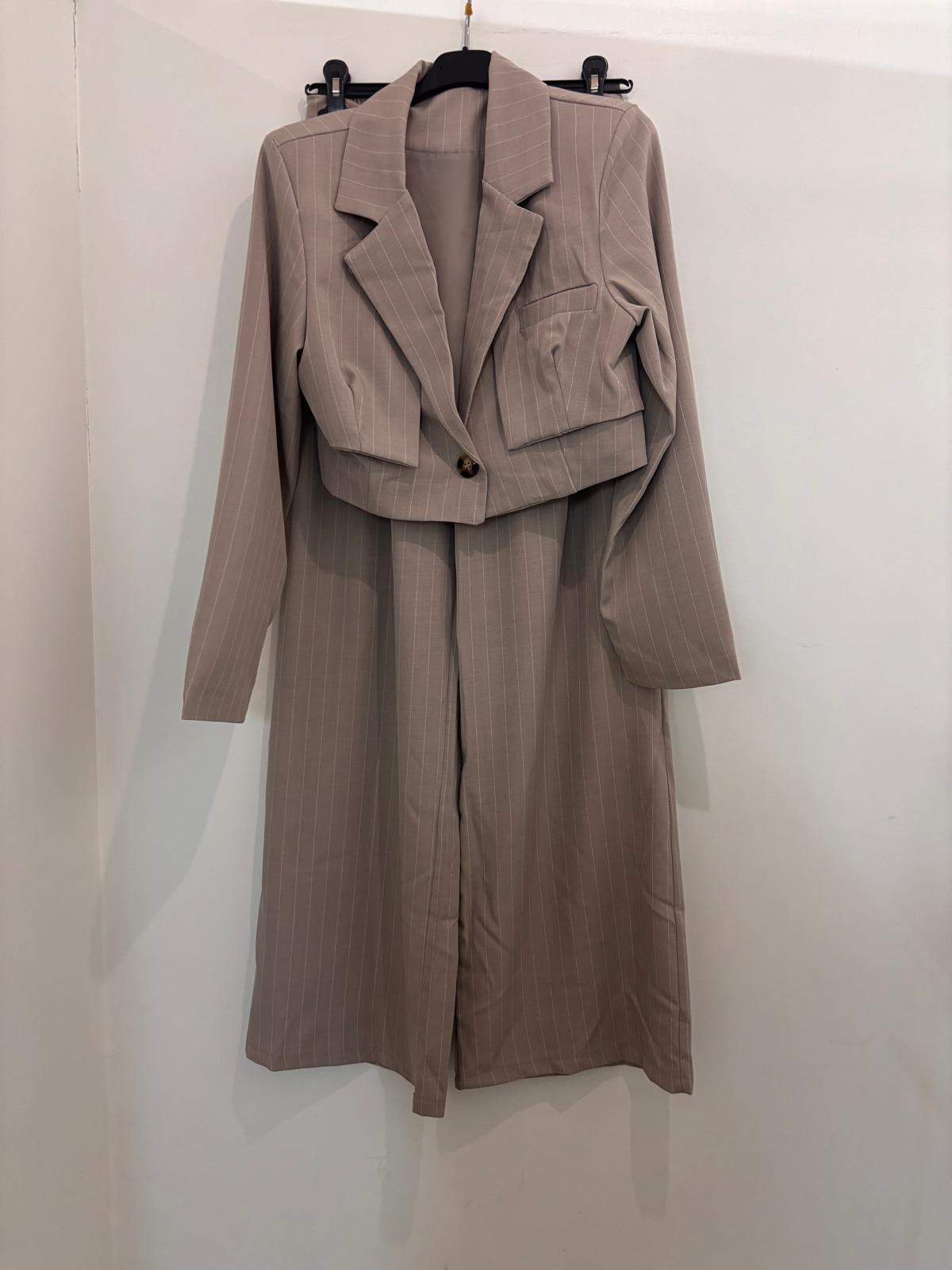 Ensemble tailleur rayé veste courte & pantalon large