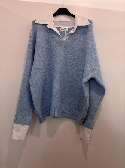 Pull en maille avec col V avec chemise blanche intégrée
