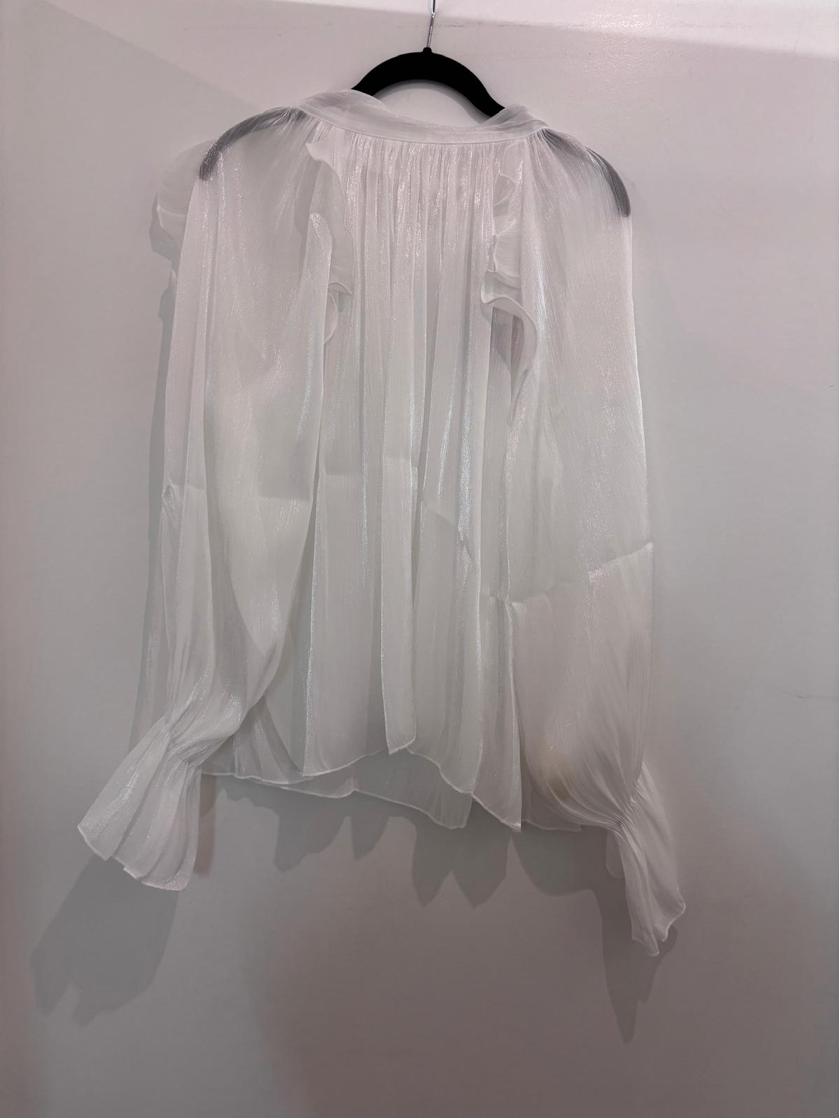 Blouse fluide transparente à col froncé et nœud au dos