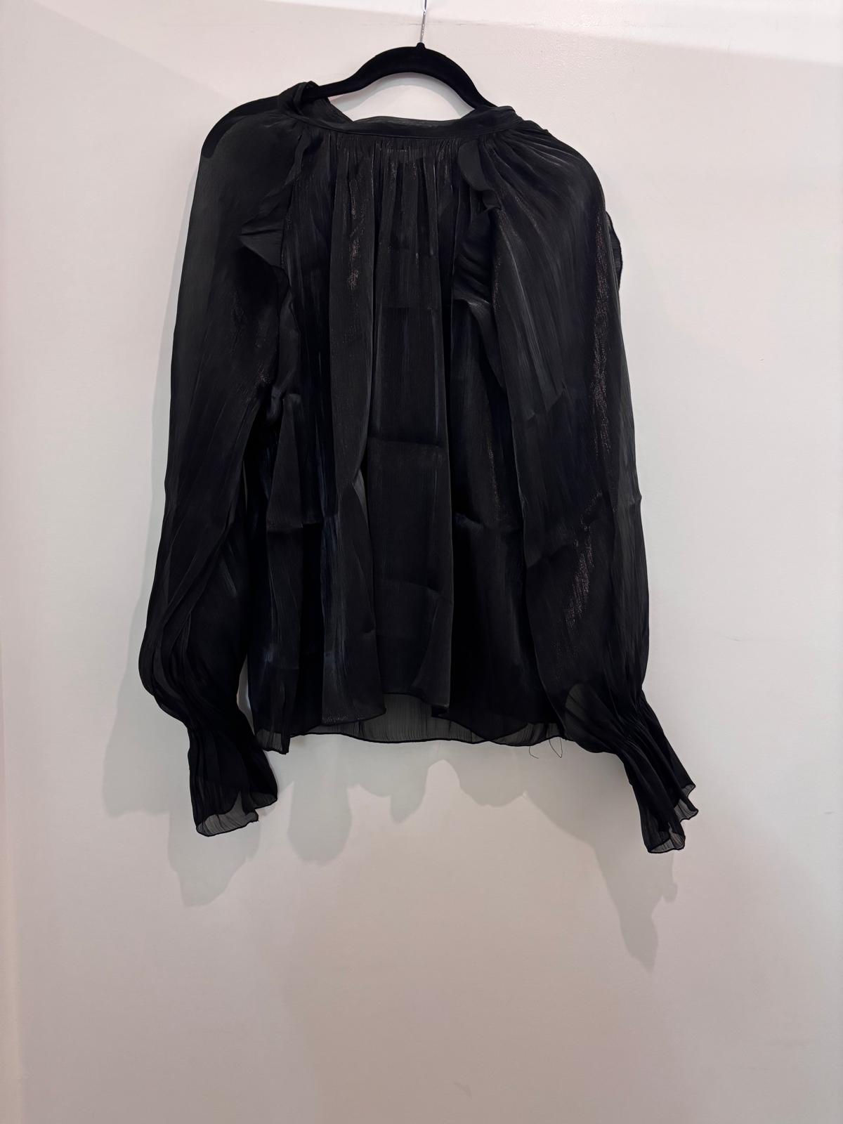 Blouse fluide transparente à col froncé et nœud au dos