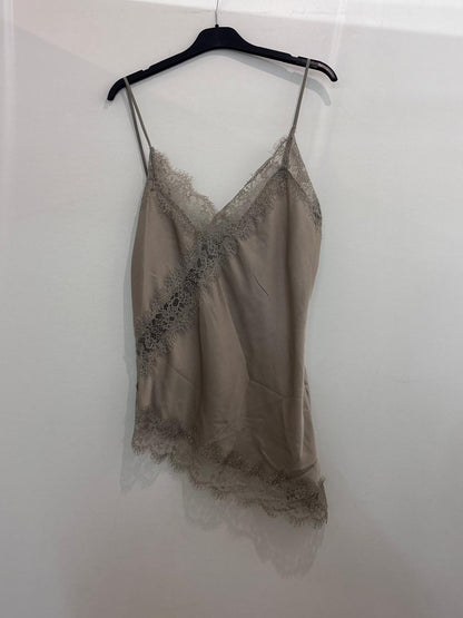 Top caraco satiné à dentelle délicate
