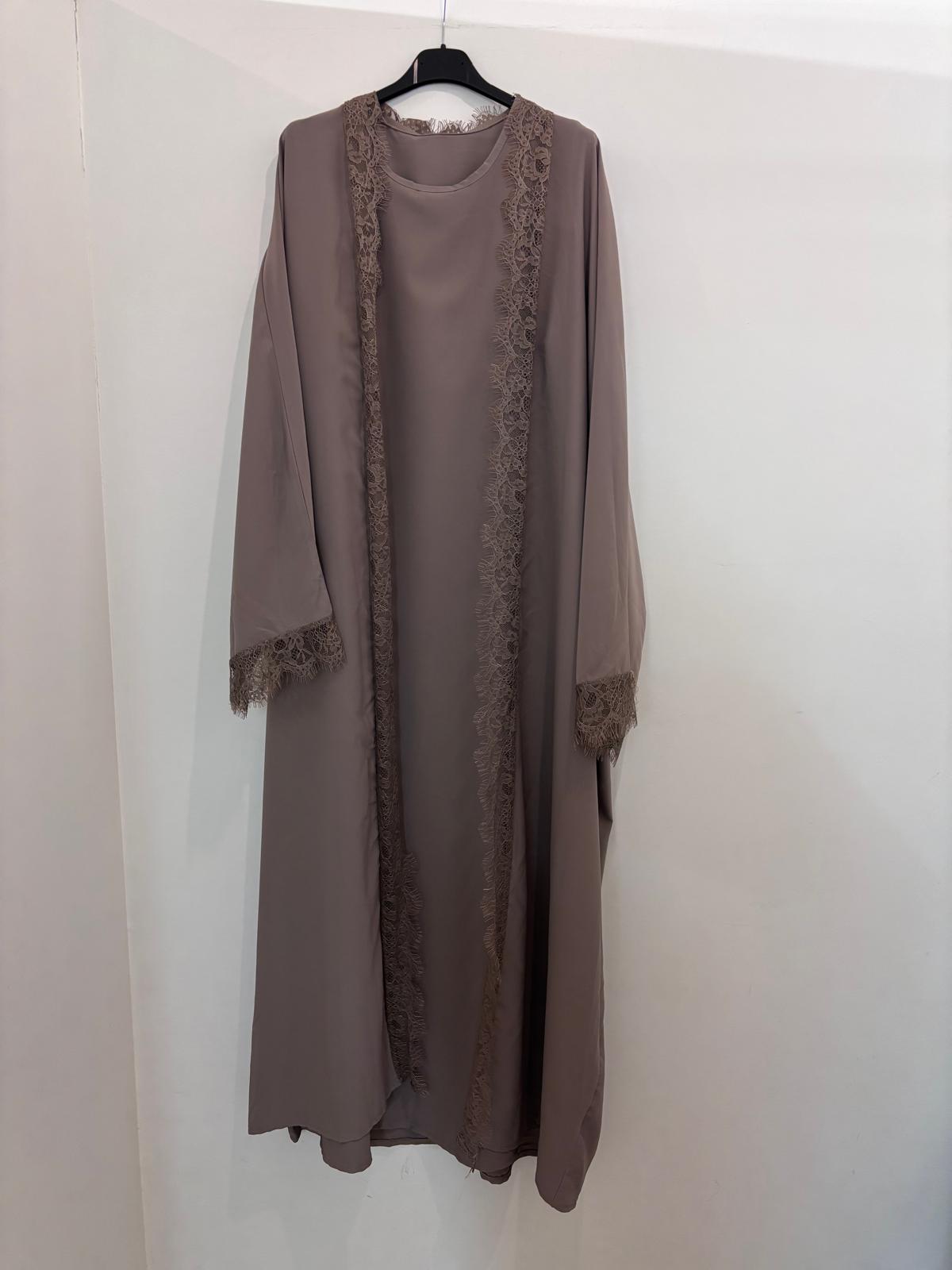 Ensemble long avec kimono et robe assortie en dentelle