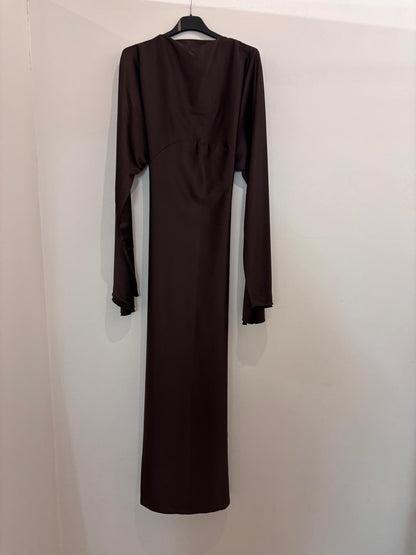 Robe longue satinée à manches fluides